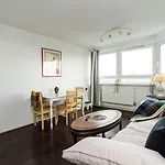 A Skyhigh Stay For 2 In Vauxhall London