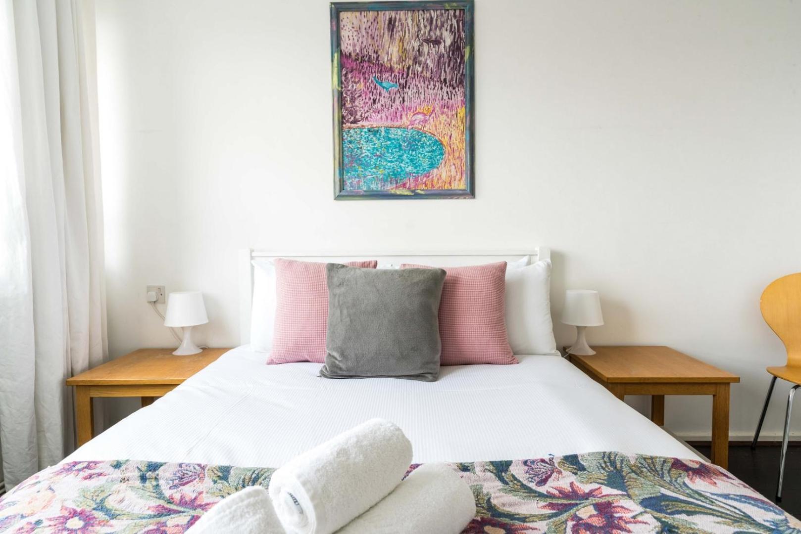 A Skyhigh For 2 In Vauxhall Apartment London