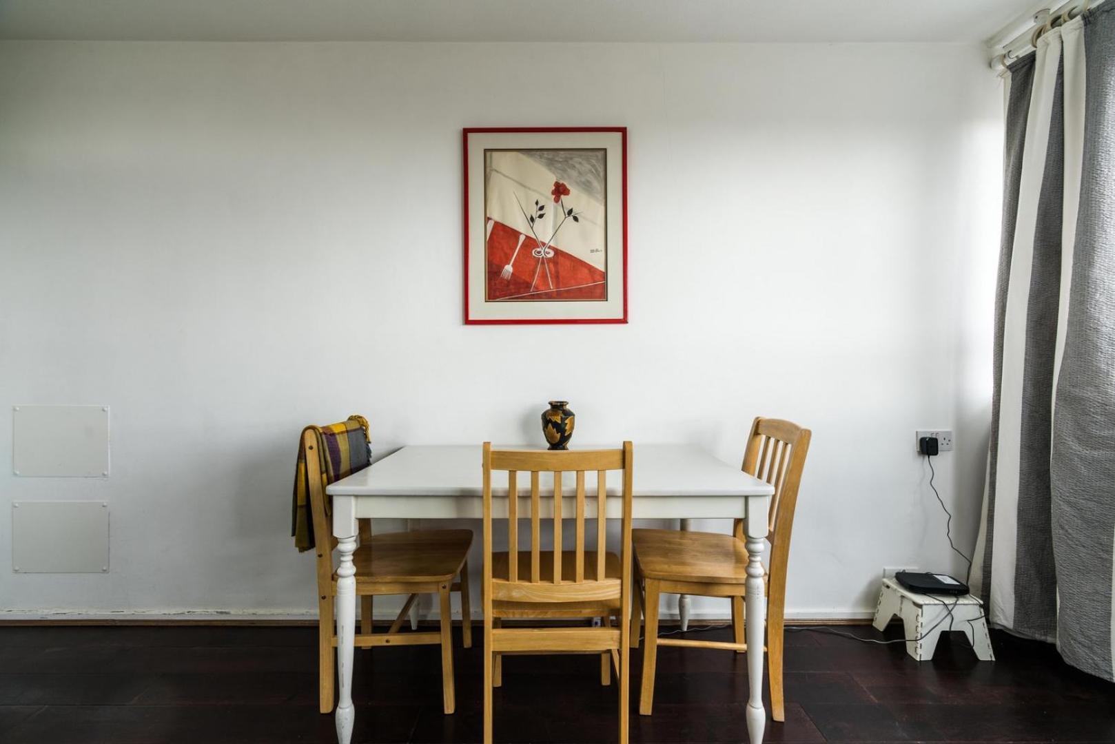 A Skyhigh For 2 In Vauxhall Apartment